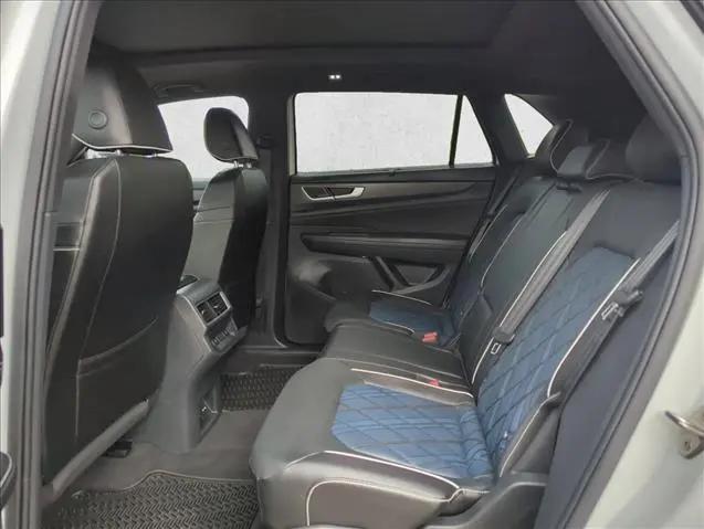 2025 Volkswagen Atlas Cross Sport 2.0T SEL Premium R-Line