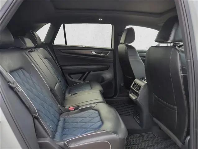 2025 Volkswagen Atlas Cross Sport 2.0T SEL Premium R-Line