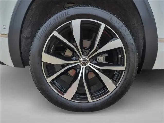 2025 Volkswagen Atlas Cross Sport 2.0T SEL Premium R-Line