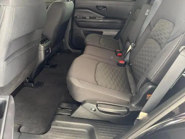2024 Nissan Pathfinder SV FWD