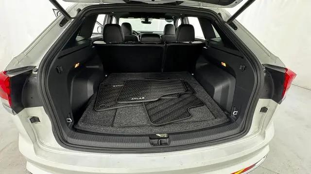 2022 Volkswagen Atlas Cross Sport 2.0T SEL R-Line