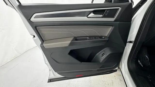 2022 Volkswagen Atlas Cross Sport 2.0T SEL R-Line