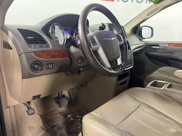 2013 Chrysler Town & Country Touring-L