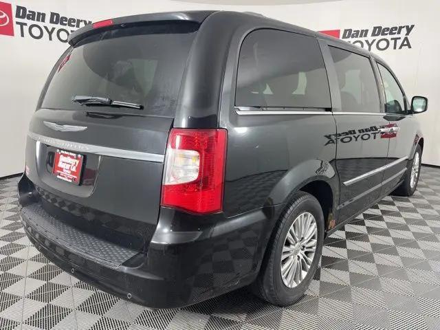 2013 Chrysler Town & Country Touring-L
