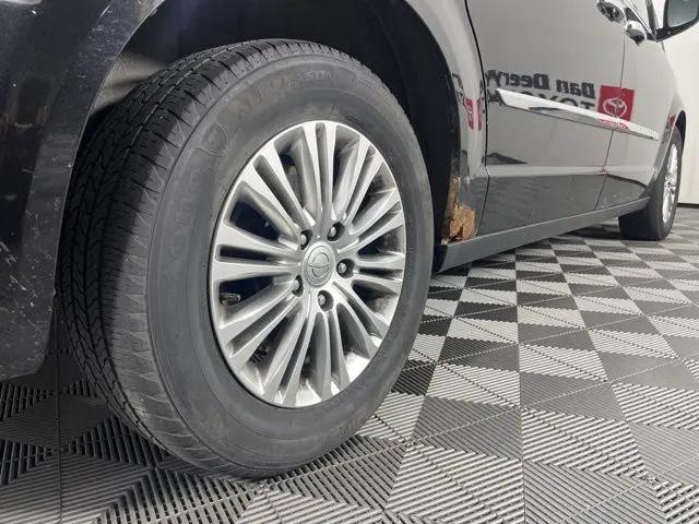 2013 Chrysler Town & Country Touring-L