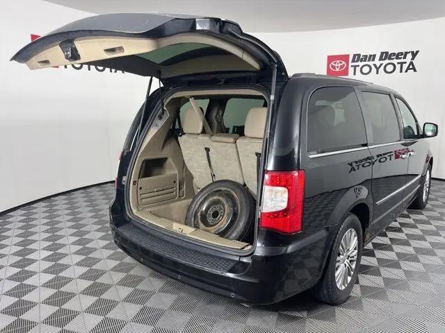 2013 Chrysler Town & Country Touring-L