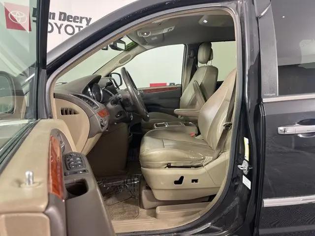 2013 Chrysler Town & Country Touring-L