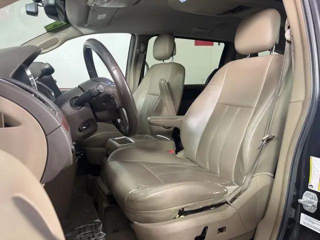 2013 Chrysler Town & Country Touring-L