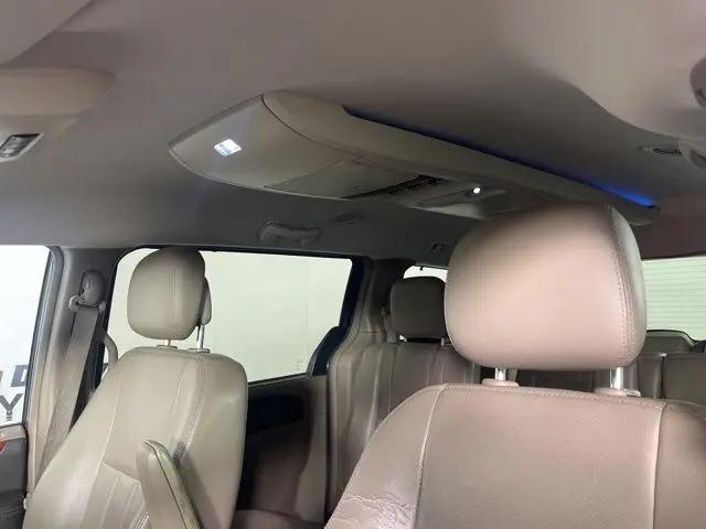 2013 Chrysler Town & Country Touring-L