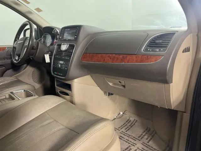 2013 Chrysler Town & Country Touring-L