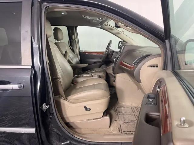 2013 Chrysler Town & Country Touring-L