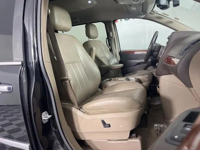 2013 Chrysler Town & Country Touring-L