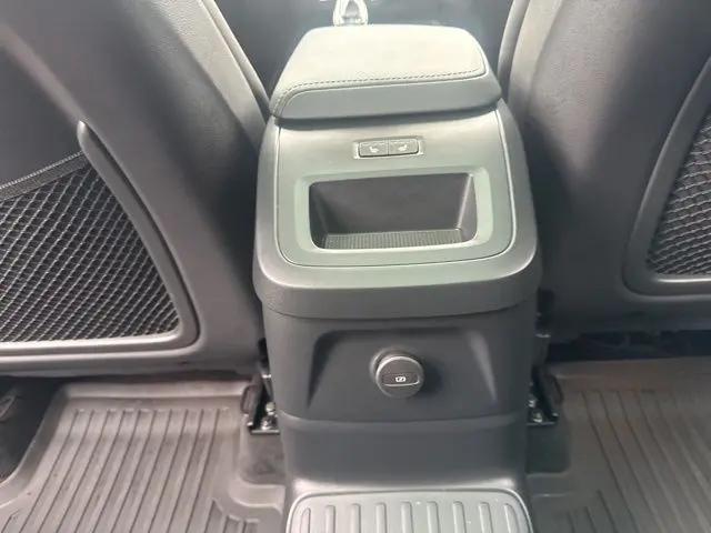 2023 Volvo XC60 Recharge T8 Ultimate Bright Theme