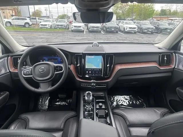 2023 Volvo XC60 Recharge T8 Ultimate Bright Theme