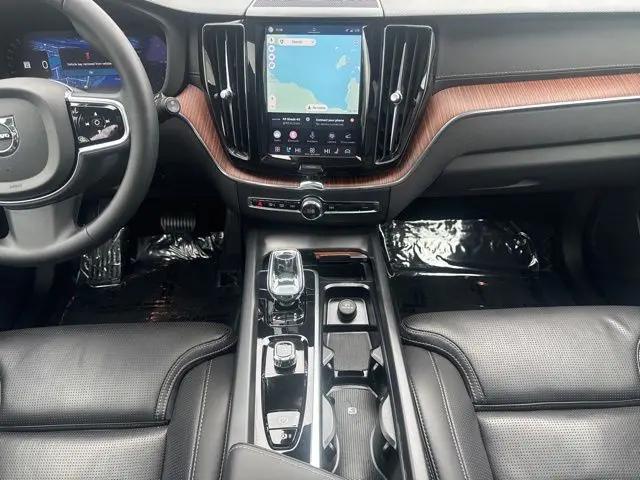 2023 Volvo XC60 Recharge T8 Ultimate Bright Theme