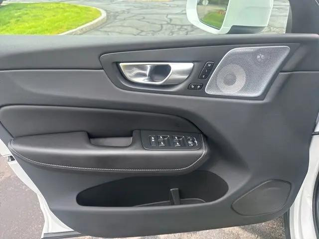 2023 Volvo XC60 Recharge T8 Ultimate Bright Theme