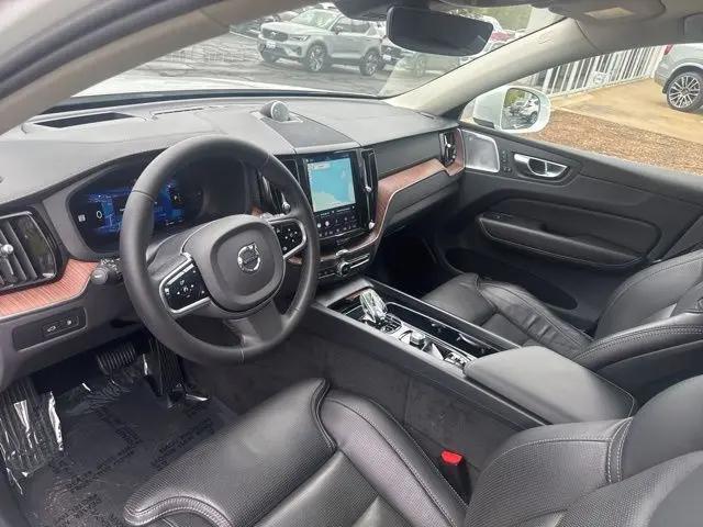 2023 Volvo XC60 Recharge T8 Ultimate Bright Theme