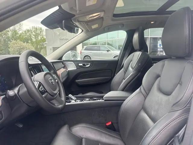 2023 Volvo XC60 Recharge T8 Ultimate Bright Theme