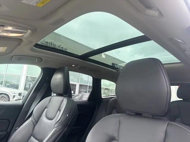 2023 Volvo XC60 Recharge T8 Ultimate Bright Theme