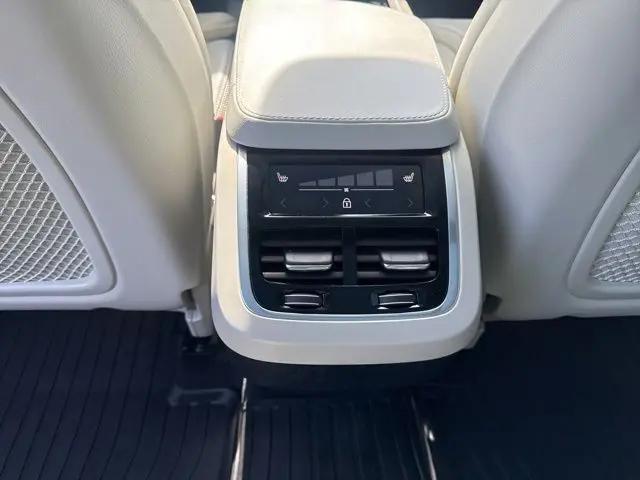 2023 Volvo XC90 B6 Ultimate 7-Seater