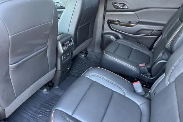 2023 GMC Acadia AWD AT4