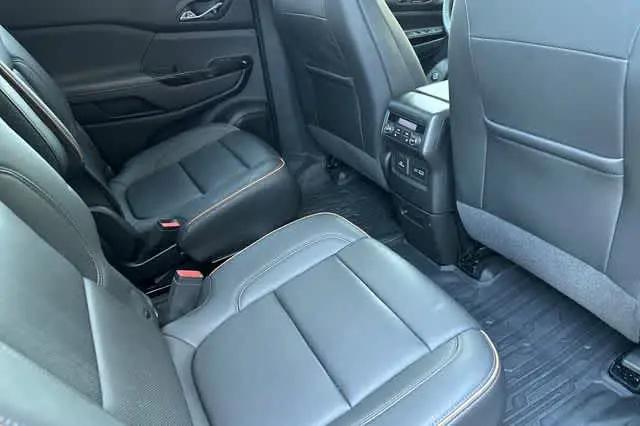 2023 GMC Acadia AWD AT4