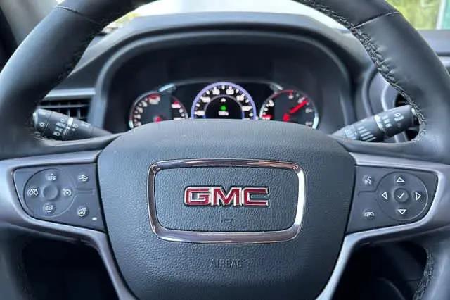 2023 GMC Acadia AWD AT4