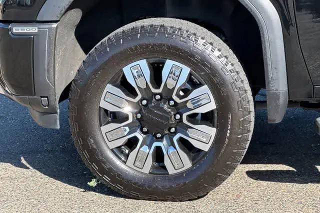 2024 GMC Sierra 2500HD 4WD Crew Cab Standard Bed Denali