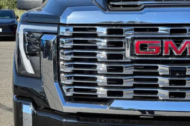 2024 GMC Sierra 2500HD 4WD Crew Cab Standard Bed Denali