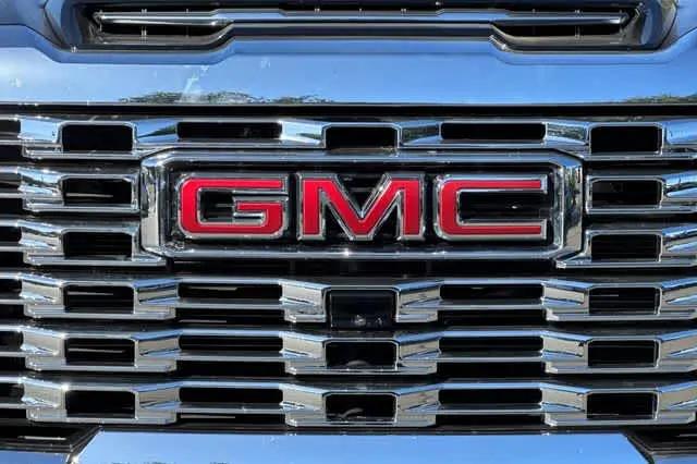 2024 GMC Sierra 2500HD 4WD Crew Cab Standard Bed Denali