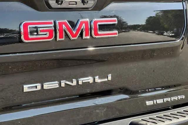 2024 GMC Sierra 2500HD 4WD Crew Cab Standard Bed Denali