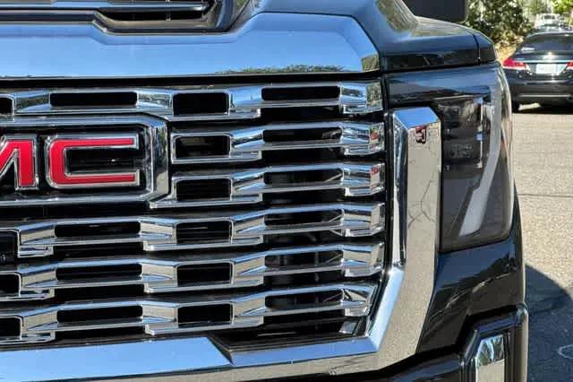 2024 GMC Sierra 2500HD 4WD Crew Cab Standard Bed Denali