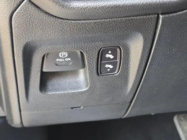 2019 Ram 1500 Laramie Crew Cab 4x4 5'7" Box