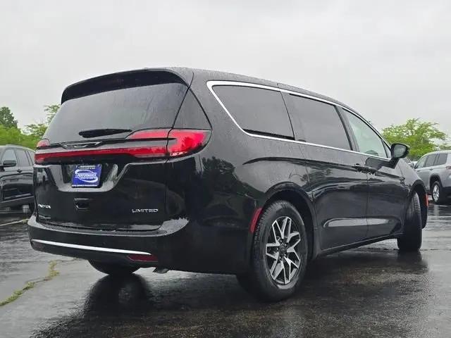 2027 Chrysler Pacifica Limited