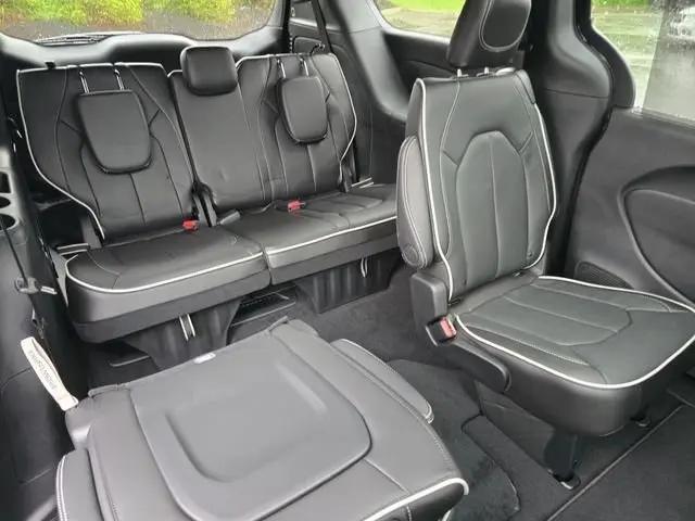 2027 Chrysler Pacifica Limited