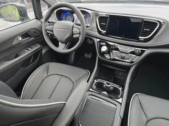 2027 Chrysler Pacifica Limited