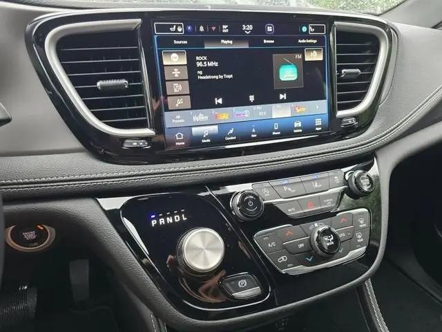 2027 Chrysler Pacifica Limited