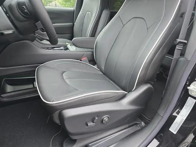 2027 Chrysler Pacifica Limited