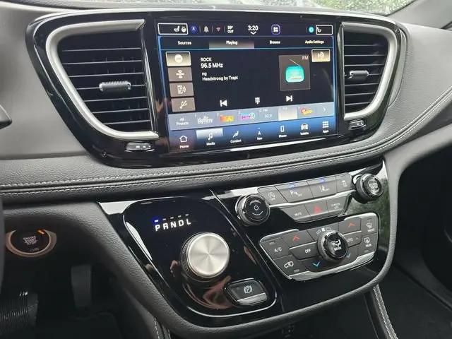 2027 Chrysler Pacifica Limited