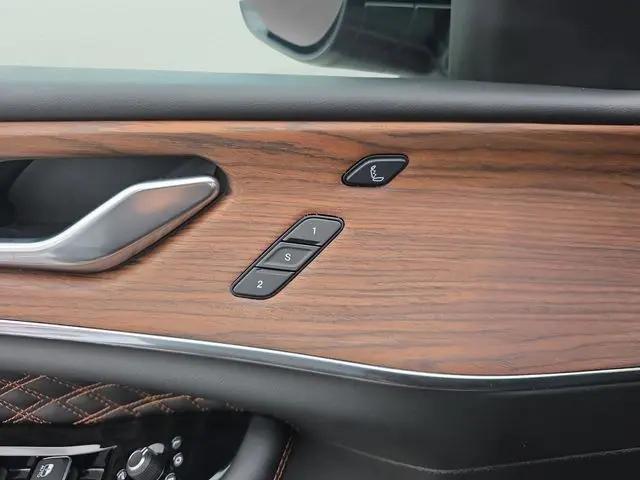 2025 Jeep Grand Cherokee L Summit 4x4