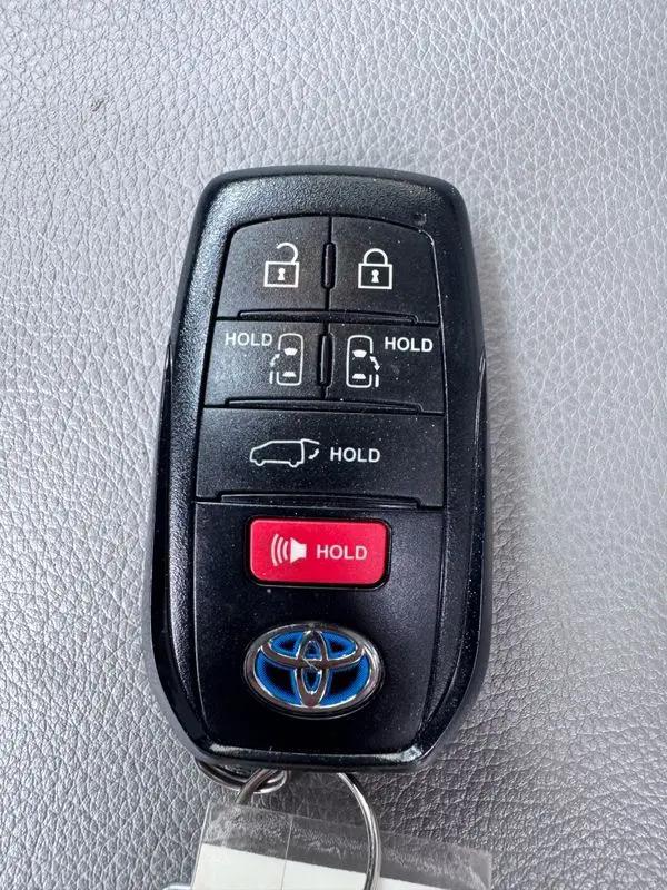 2025 Toyota Sienna XLE
