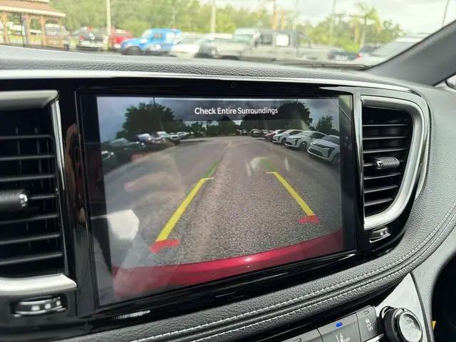 2027 Chrysler Pacifica Select