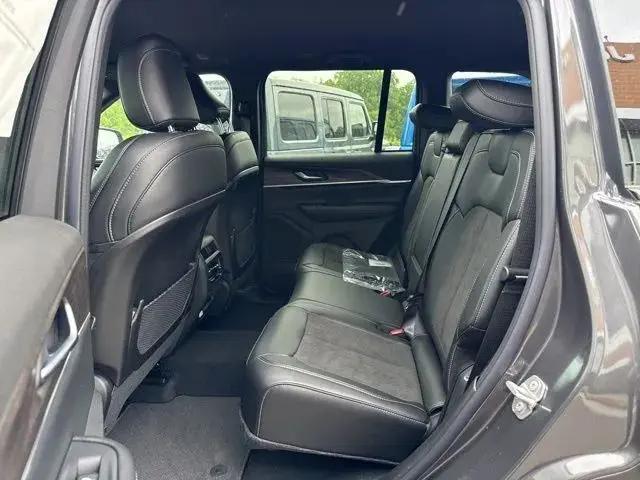 2026 Jeep Grand Cherokee Altitude 4x4