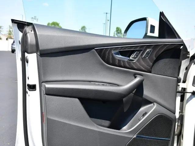 2022 Audi Q8 Premium Plus 55 TFSI quattro Tiptronic