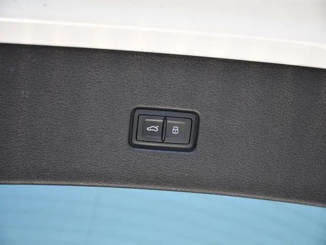 2022 Audi Q8 Premium Plus 55 TFSI quattro Tiptronic