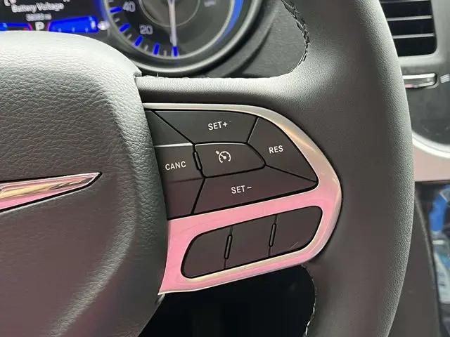 2023 Chrysler 300 Touring L