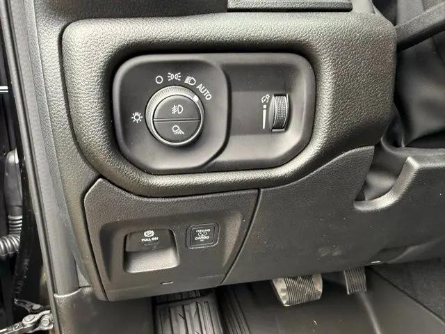 2026 Ram 1500 Warlock Crew Cab 4x4 5'7" Box