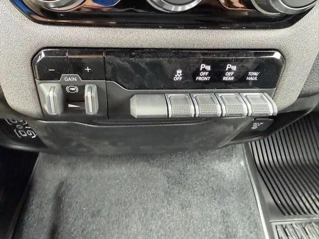 2026 Ram 1500 Warlock Crew Cab 4x4 5'7" Box