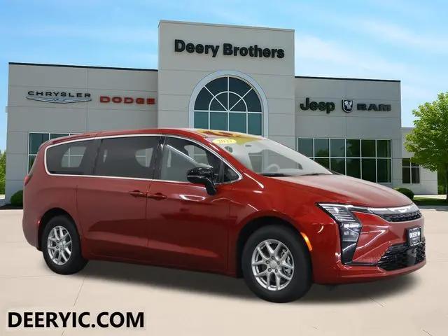 2027 Chrysler Pacifica Select for sale in Iowa City, IA