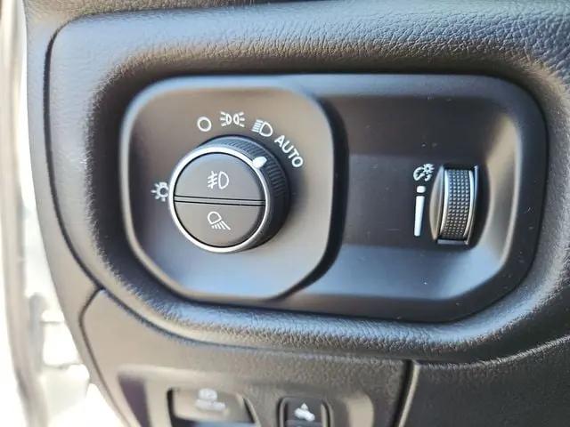 2022 Ram 1500 Big Horn Crew Cab 4x4 5'7" Box